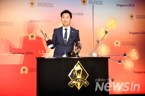2019 싱카포르 시상식 자료, 디트라이브 강경구 디렉터(사진=졍경호 기자)