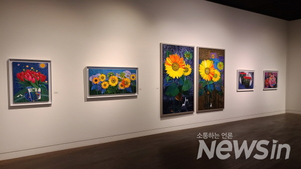 홍승욱 작가(한국미술아트피아회장) 12번째 개인전이 인사아트센터에서 열리고 있다(사진=정경호 기자)