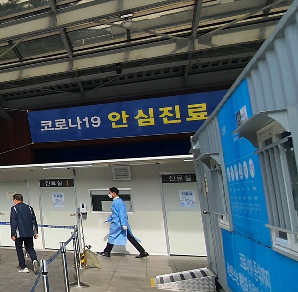 서울시 서대문구 연세로 신촌 세브란스 병원은 코로나19 안심진료소를 운영하고 있다. 사진은 기사 내용과 무관 함 / 김태엽 기자