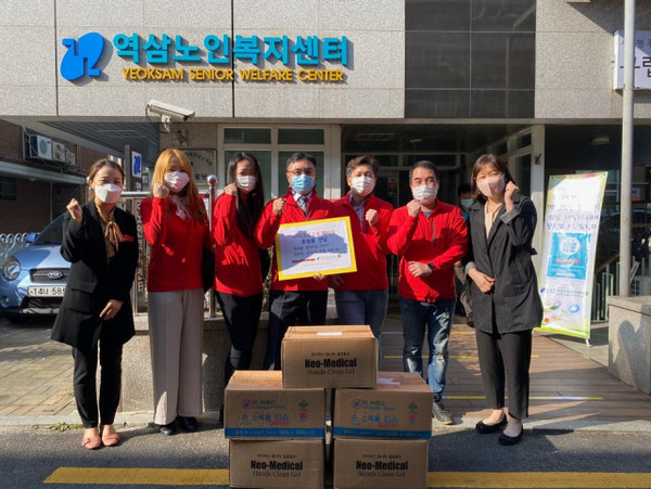 마이크로스트레티지코리아는 ‘역삼노인복지센터’에 후원품을 지원했다