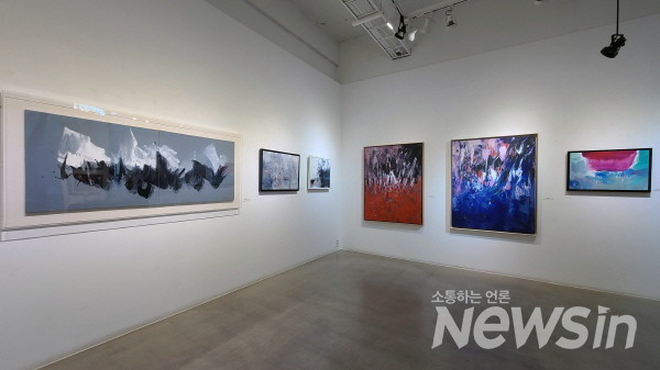 박미진 작가 인사동 마루갤러리 3층에서 3일까지 ‘여백을 지나’ 개인전(사진=정경호 기자)