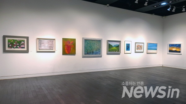 서울여류화가협회 전이 열리고 있는 인사아트센터(사진=정경호 기자)