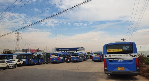 신수교통 일부 차량이 이용하고 있는 고양시 용두동CNG충전소 모습.