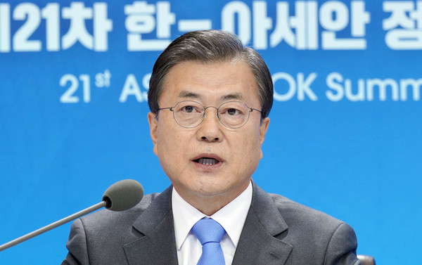 문재인 대통령이 12일 청와대 본관에서 열린 제21차 한-아세안 화상 정상회의에 참석해 모두발언을 하고 있다. 2020.11.12 / 사진=[뉴시스]