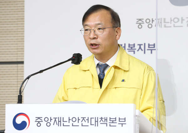 강도태 중앙재난안전대책본부 1총괄조정관(보건복지부 2차관)이 18일 오전 정부세종청사에서 신종 코로나바이러스 감염증(코로나19) 대응 현황 등을 설명하고 있다. 2020.11.18 / 사진=[뉴시스]