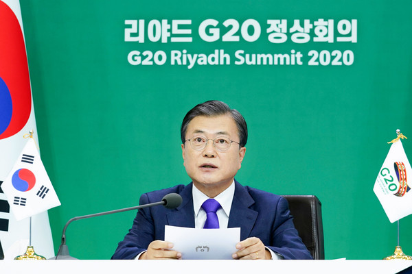 문재인 대통령이 22일 청와대에서 2020년 G20 화상 정상회의(2일차)에 참석해 제2세션의 주제인 '포용적·지속가능·복원력 있는 미래'와 관련 의제 발언을 하고 있다. 2020.11.23 / 사진=[뉴시스]