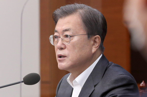 문재인 대통령이 1일 오전 청와대 여민관에서 열린 영상 국무회의에 참석해 발언하고 있다. 2020.12.01 / 사진=[뉴시스]