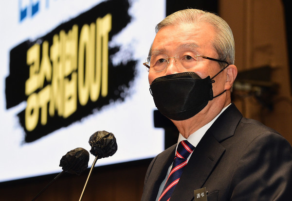 김종인 국민의힘 비상대책위원장이 8일 국회에서 열린 비상의원총회에서 발언을 하고 있다 / 사진=[공동취재사진]