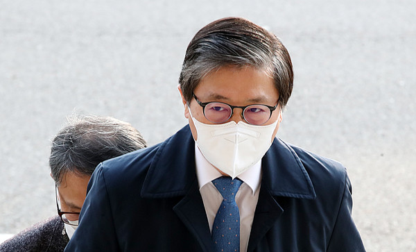 변창흠 국토교통부 장관 후보자가 7일 오전 경기도 과천 서울지방국토관리청으로 출근하고 있다. 2020.12.07 / 사진=[뉴시스]