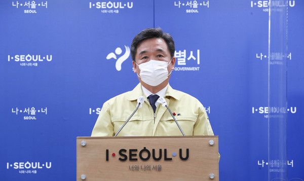 서정협 서울시장 권한대행이 21일 서울 중구 서울시청에서 열린 신종 코로나바이러스 감염증(코로나19) 관련 서울시 브리핑에서 발언하고 있다. 서울시는 경기도, 인천시와 함께 오는 23일 오전 0시부터 5인 이상 사적모임을 금지한다. 2020.12.21 / 사진=[공동취재사진]
