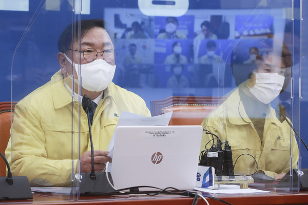 김태년 더불어민주당 원내대표가 22일 서울 여의도 국회에서 열린 원내대책회의에서 발언하고 있다. 2020.12.24 / 사진= [공동취재사진]