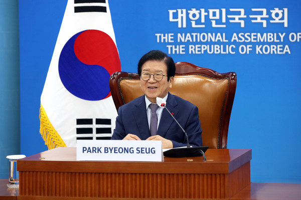 박병석 국회의장은 22일 국회에서 오오시마 타다모리 일본 중의원 의장과 화상회담을 가졌다. 2020.12.22. 사진=[국회의장실 제공]