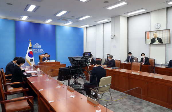 박병석 국회의장은 22일 국회에서 오오시마 타다모리 일본 중의원 의장과 화상회담을 가졌다. 2020.12.22. 사진=[국회의장실 제공]