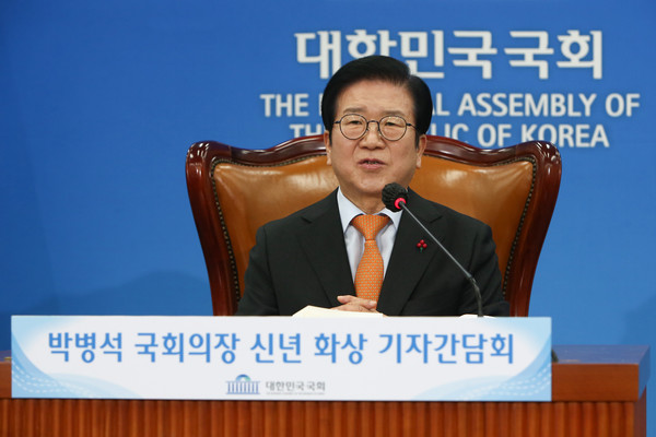 박병석 국회의장이 6일 서울 여의도 국회에서 열린 신년 화상 기자간담회에서 인사말을 하고 있다. 2021.01.06 / 사진=[공동취재사진]