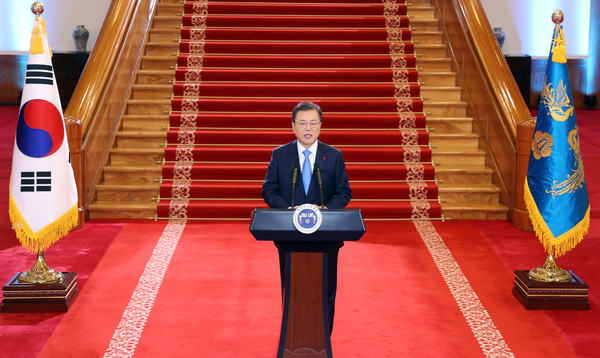 문재인 대통령이 11일 오전 청와대 본관에서 2021년 국정운영 구상과 방향을 국민들께 제시하는 신년사를 발표하고 있다. 2021.01.11 / 사진=[뉴시스]