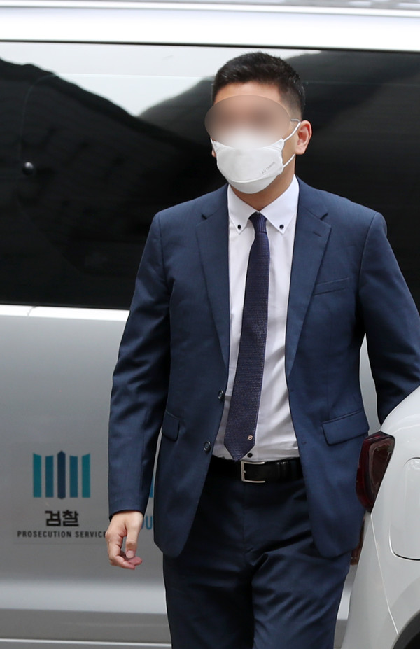 이른바 '검·언유착 의혹' 사건의 핵심 피의자로 꼽히는 이동재 전 채널A 기자가 구속 전 피의자심문을 받기 위해 17일 서울중앙지방법원으로 출석하고 있다. 2020.07.17 / 사진=[뉴시스]