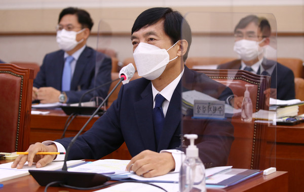 이성윤 서울중앙지검장이 19일 서울 여의도 국회 법제사법위원회 국정감사에 출석해 답변하고 있다.2020.10.09 / 사진=[공동취재사진]