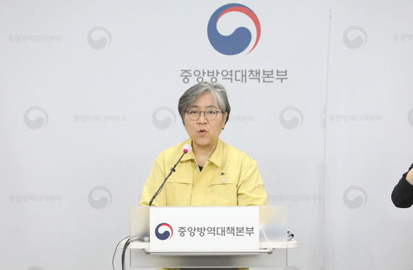 정은경 신종코로나바이러스감염증 예방접종대응추진단장(질병관리청장)이 15일 오후 충북 청주 질병관리청에서 코로나19 예방접종 2∼3월 시행계획을 발표하고 있다. 2021.02.15 / 사진=[뉴시스]