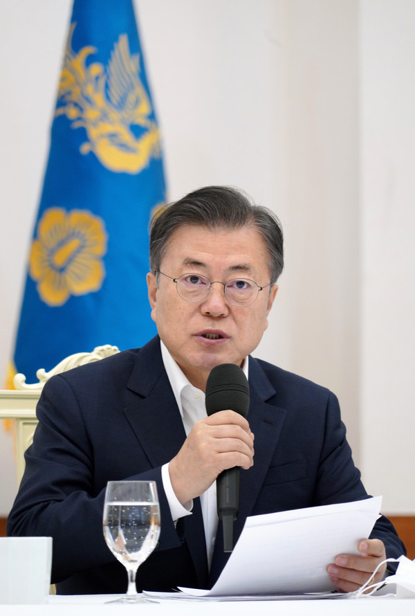 문재인 대통령이 19일 오전 청와대 본관에서 열린 더불어민주당 지도부 초청 간담회에 참석해 인사말을 하고 있다. 2021.02.19 / 사진=[뉴시스]