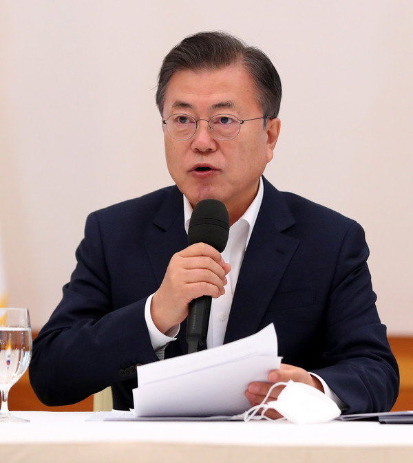 문재인 대통령이 19일 오전 청와대 본관에서 열린 더불어민주당 지도부 초청 간담회에 참석해 인사말을 하고 있다. 2021.02.19 / 사진=[뉴시스]