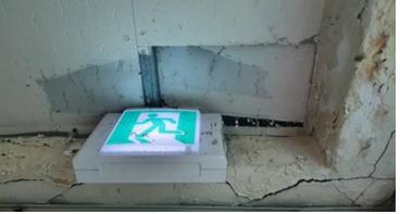 사진설명: 00주민센터 손상으로 인한 석면비산