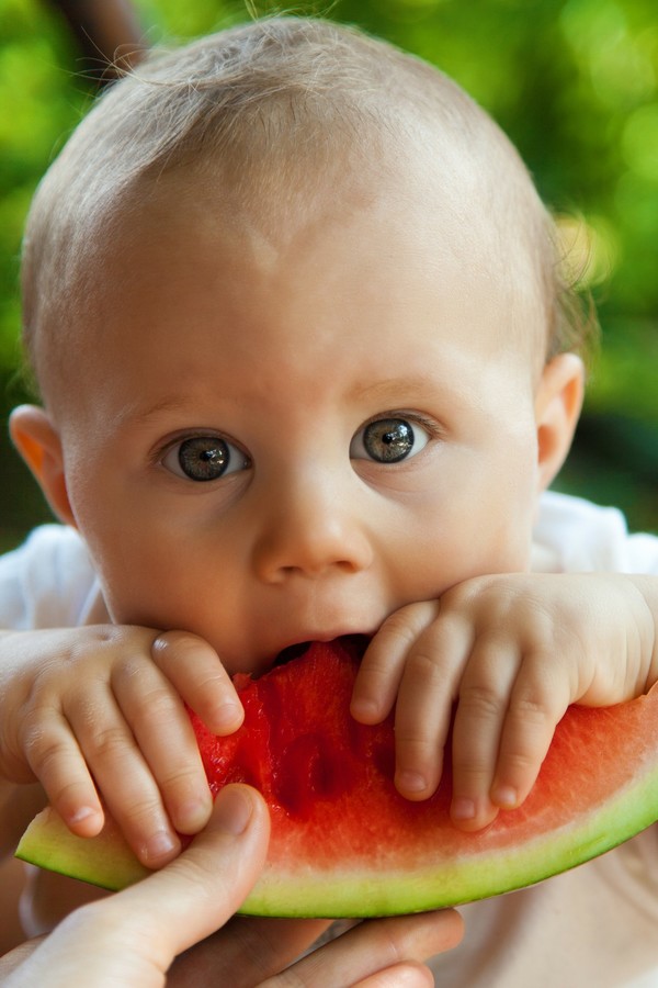 수박 먹는 아이 이미지. (출처=pixabay)