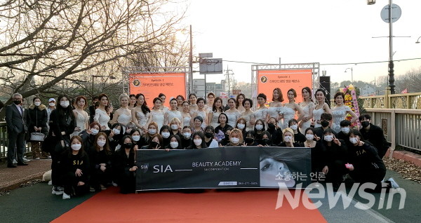 부여에서 개최된 황선정 리마인드 웨딩 온라인 패션쇼를 마치고...(사진=정경호 기자)