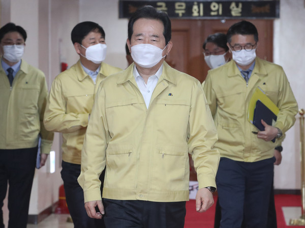 정세균 국무총리가 1일 오전 서울 종로구 정부서울청사에서 열린 코로나19 중앙재난안전대책본부(중대본) 회의에 참석하고 있다. 2021.04.01 / 사진=[뉴시스]