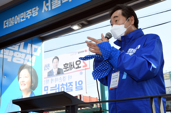 이낙연 더불어민주당 상임선대위원장이 31일 서울 광진구 아차산역에서 박영선 더불어민주당 서울시장 후보 지원유세를 하며 지지를 호소하고 있다. 2021.03.31 / 사진=[뉴시스]