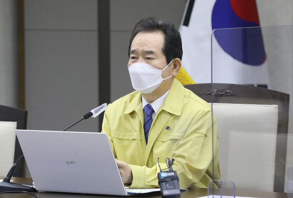 정세균 국무총리(중앙재난안전대책본부장)가 6일 오전 정부세종청사에서 열린 코로나19 대응 중앙재난안전대책본부 회의를 주재하며 모두발언을 하고 있다. 2021.04.06 / 사진=[뉴시스]