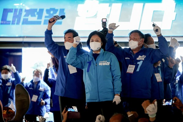 더불어민주당 박영선 서울시장 후보가 6일 서울 마포구 상상마당 인근에서 열린 집중유세에서 지지를 호소하고 있다. 2021.04.06 / 사진=[뉴시스]