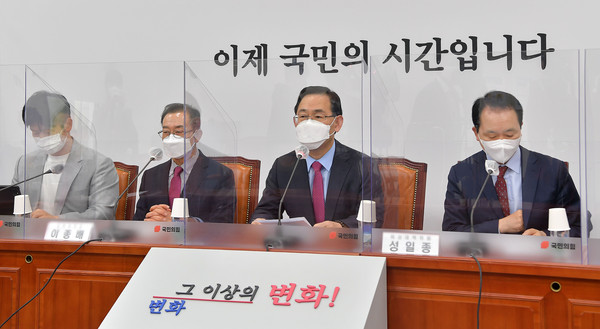 주호영 국민의힘 당대표 권한대행이 23일 오전 서울 여의도 국회에서 열린 비상대책위원회의에서 발언을 하고 있다.2021.04.23 / 사진=[공동취재사진]