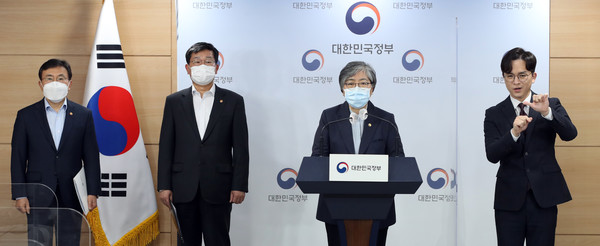 정은경 질병관리청장이 3일 오후 서울 종로구 정부서울청사 브리핑룸에서 코로나19 대응 특별방역점검회의 관련 브리핑을 하고 있다. 2021.05.03 / 사진=[뉴시스]