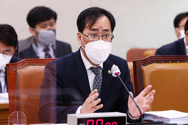 박준영 해양수산부 장관 후보자가 4일 서울 여의도 국회에서 열린 인사청문회에서 질의에 답변하고 있다. 2021.05.04 / 사진=[공동취재사진]