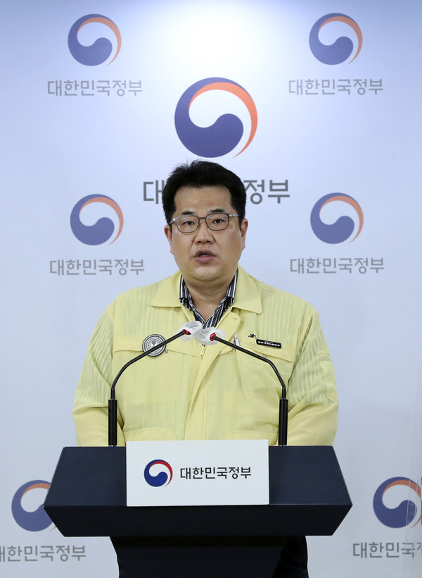 손영래 중앙사고수습본부 사회전략반장이 16일 서울 종로구 정부서울청사에서 코로나19 중앙재난안전대책본부(중대본) 정례브리핑을 하고 있다 / 사진=[뉴시스]