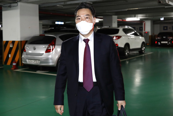 김오수 검찰총장 후보자가 24일 오전 서울 서초구 서울고등검찰청에 마련된 인사청문회 준비 사무실로 출근하고 있다. 2021.05.24 / 사진=[뉴시스]