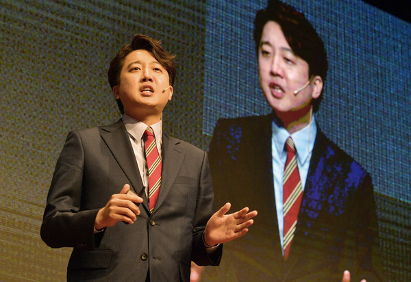 국민의힘 이준석 당 대표 후보가 25일 서울 마포구 누리꿈스퀘어에서 열린 국민의힘 제1차 전당대회 비전스토리텔링PT에서 발표를 하고 있다. 2021.05.25 / 사진=[뉴시스]