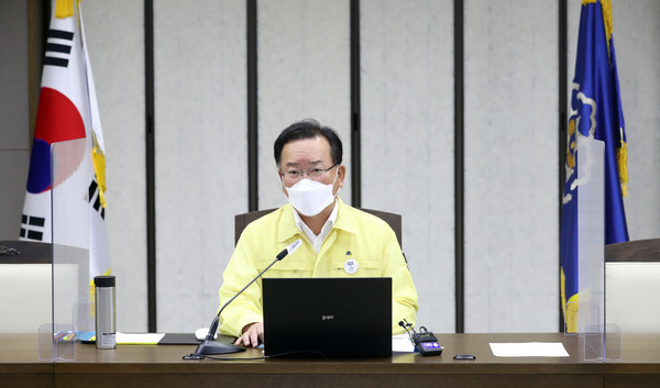 김부겸 국무총리(중앙재난안전대책본부장)가 9일 오전 정부세종청사에서 열린 코로나19 대응 중앙재난안전대책본부 회의를 주재하며 모두발언을 하고 있다. 2021.06.09 / 사진=[뉴시스]