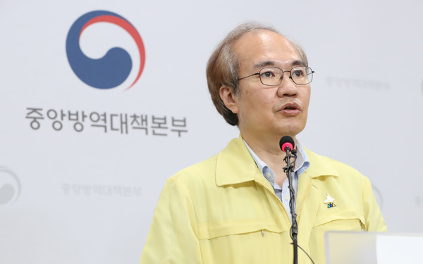 권준욱 중앙방역대책본부 부본부장이 18일 오후 충북 청주 질병관리본부에서 신종 코로나바이러스 감염증(코로나19) 국내 발생 현황에 대해 브리핑하고 있다. 2020.08.18 / 사진=[뉴시스]