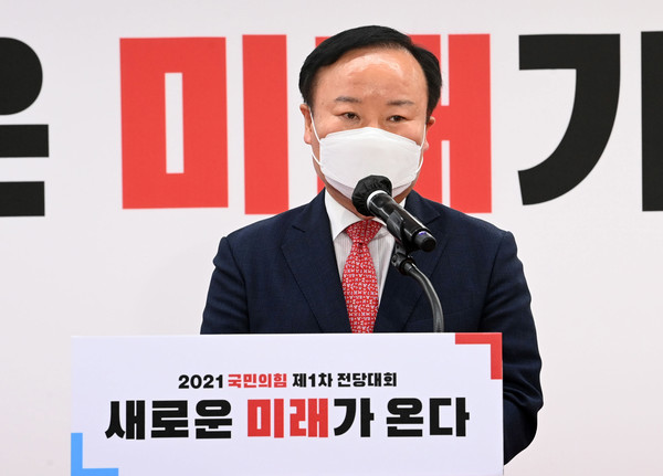 선출된 김재원 신임 국민의힘 최고위원이 11일 오전 서울 여의도 국민의힘 당사에서 열린 전당대회에서 수락연설을 하고 있다. 2021.06.11 / 사진=[뉴시스]