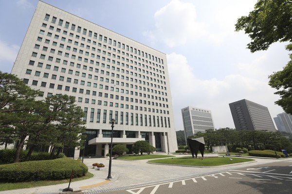 법무부는 25일 오전 '김학의·원전' 수사팀 교체 등의 검찰 중간간부 인사를 발표했다. 사진은 이날 서울 서초구 대검찰청과 서울고등검찰청, 서울중앙지방검찰청의 모습. 2021.06.25 / 사진=[뉴시스]