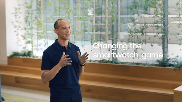 무선사업부 CX실장 패트릭 쇼메 부사장이 원 UI 워치를 소개하는 모습. (사진 = 삼성전자 제공)