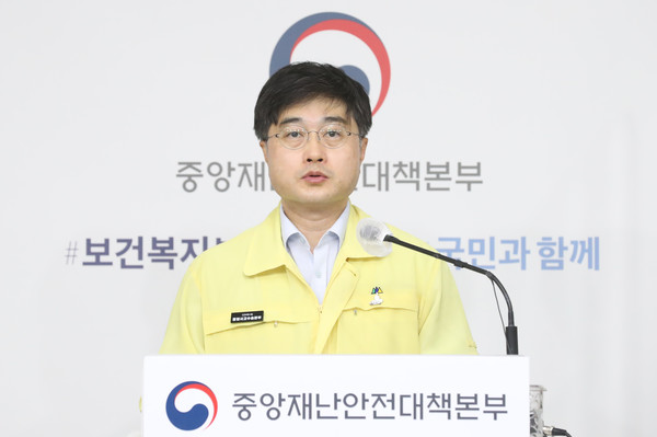 윤태호 중앙사고수습본부 방역총괄반장이 11일 오전 정부세종청사에서 열린 코로나19 대응 정례브리핑에서 사회적 거리두기 조정 방안에 대해 설명하고 있다. 2021.06.11 / 사진=[뉴시스]