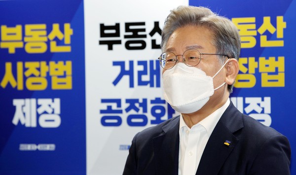 이재명 경기지사가 6일 서울 여의도 글래드호텔에서 열린 '부동산시장법 제정 국회토론회'에서 취재진 질문에 답변하고 있다. 2021.07.06 / 사진=[국회사진기자단]