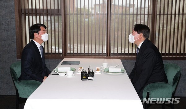 윤석열 전 검찰총장과 안철수 국민의당 대표가 7일 서울 종로구 한 식당에서 오찬 회동을 하고 있다. 2021.07.07 / 사진=[국회사진기자단]