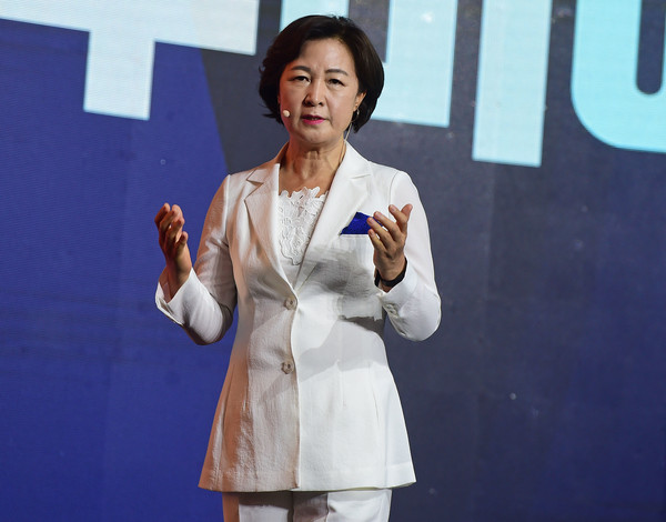 더불어민주당 제20대 대통령선거 예비후보자인 추미애 전 법무부 장관이 7일 경기 파주의 한 스튜디오에서 열린 대선 후보 정책 언팩쇼에서 발표를 하고 있다. 2021.07.07 / 사진=[국회사진기자단]