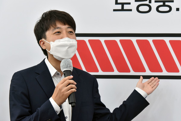 이준석 국민의힘 대표가 19일 서울 여의도 국회에서 열린 2030 청년인재 발굴 및 육성을 위한 업무협약식에서 인사말하고 있다.2021.07.19 / 사진=[공동취재사진]