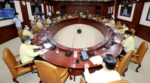 김부겸 국무총리가 21일 오전 서울 종로구 정부서울청사에서 열린 코로나19 대응 중앙재난안전대책본부(중대본) 회의를 주재하고 있다.2021.07.21 / 사진=[공동취재사진]