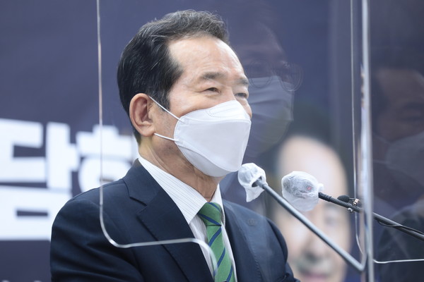 더불어민주당 대권주자인 정세균 전 국무총리가 20일 충남도청 기자실에서 충남지역 정책 공약을 발표하고 있다.2021.07.20 / 사진 =[정세균 캠프 제공]