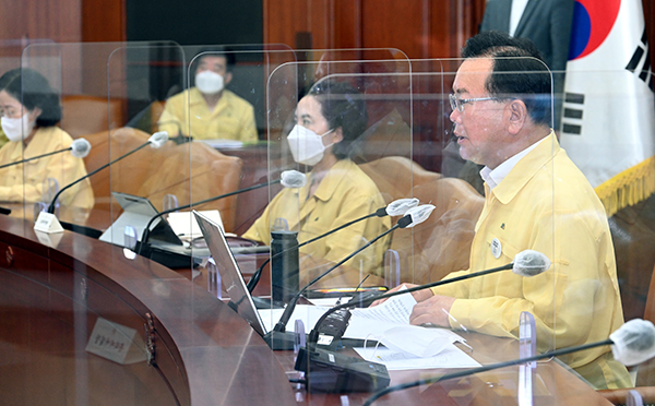 김부겸 국무총리가 30일 정부세종청사에서 열린 코로나19 중대본 회의를 주재하고 있다. (사진=국무조정실)